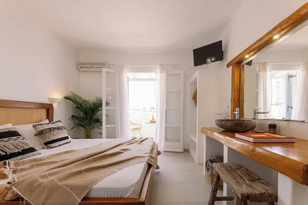 Deluxe Double room with sea view (full double bed)