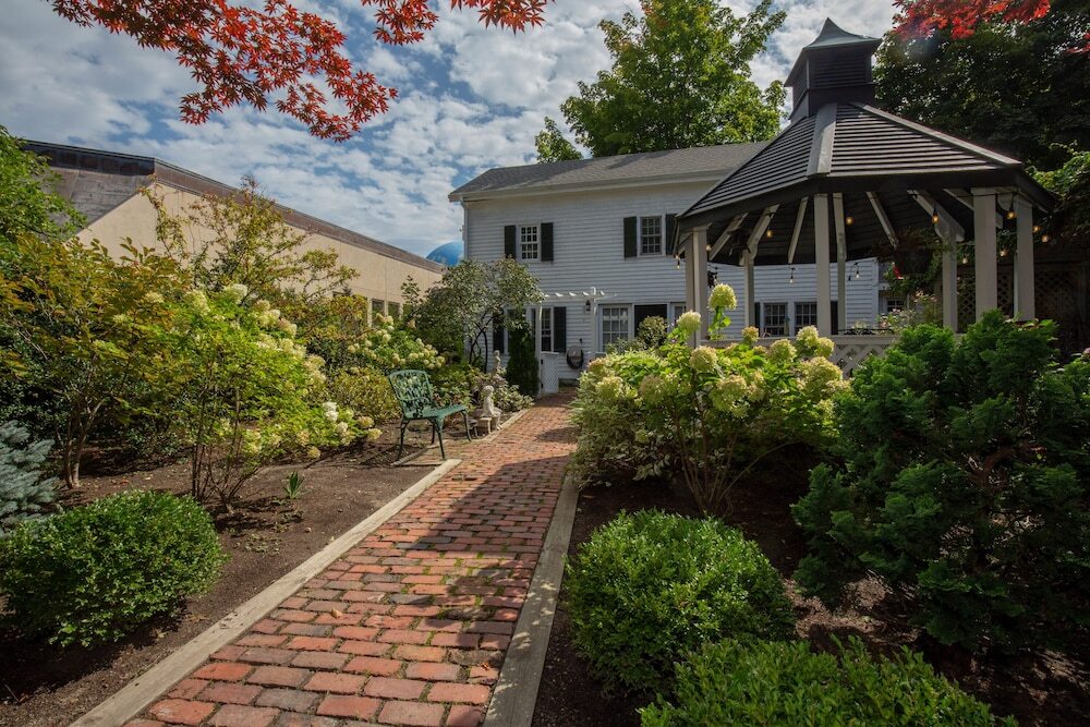 Clark Currier Inn by null