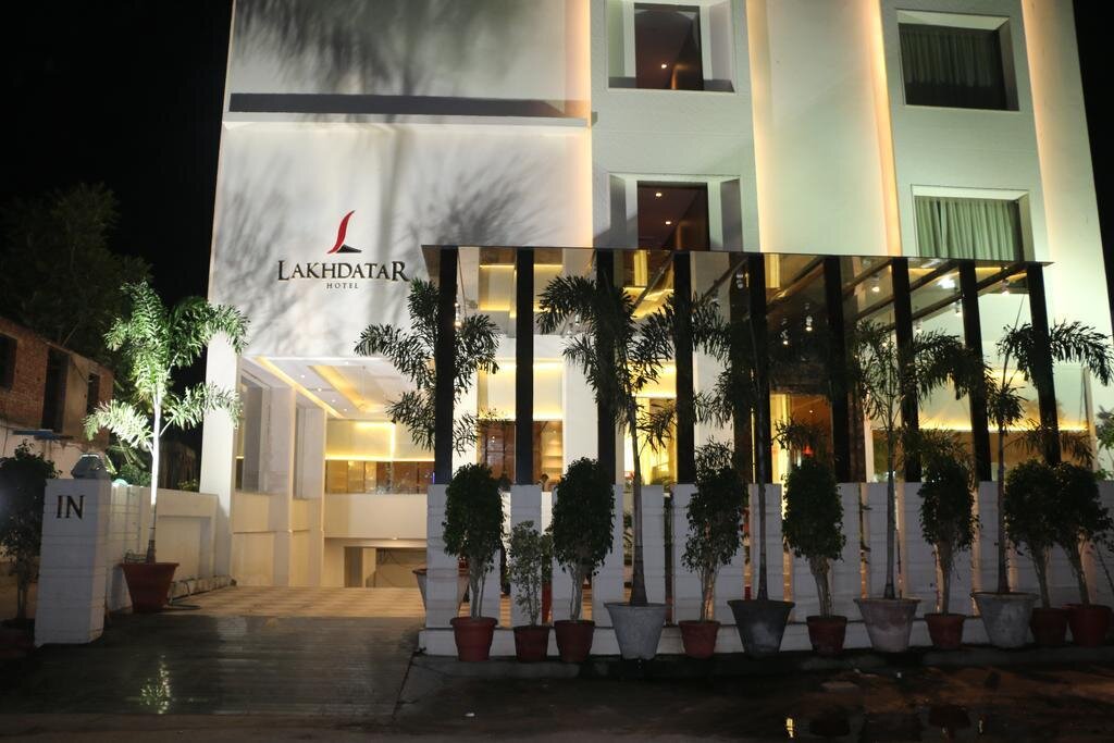 Hotel Lakhdatar image