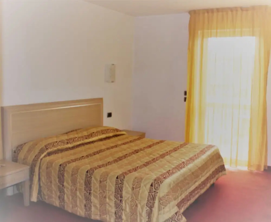Standard Double room with balcony (full double bed)
