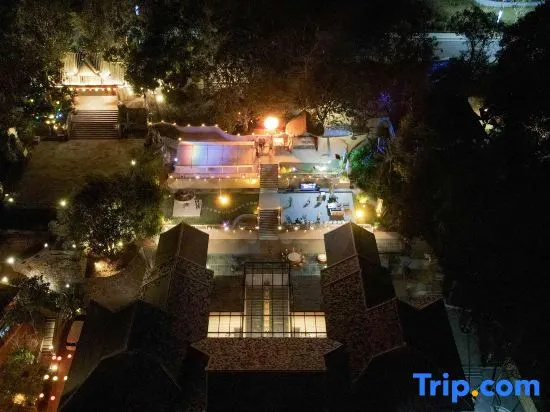 Yueting Hot Spring B&B