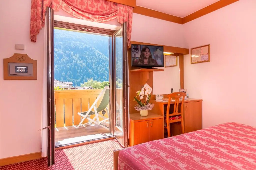 Standard Double room with balcony (full double bed)