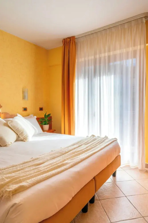 Standard Double room with balcony (full double bed)