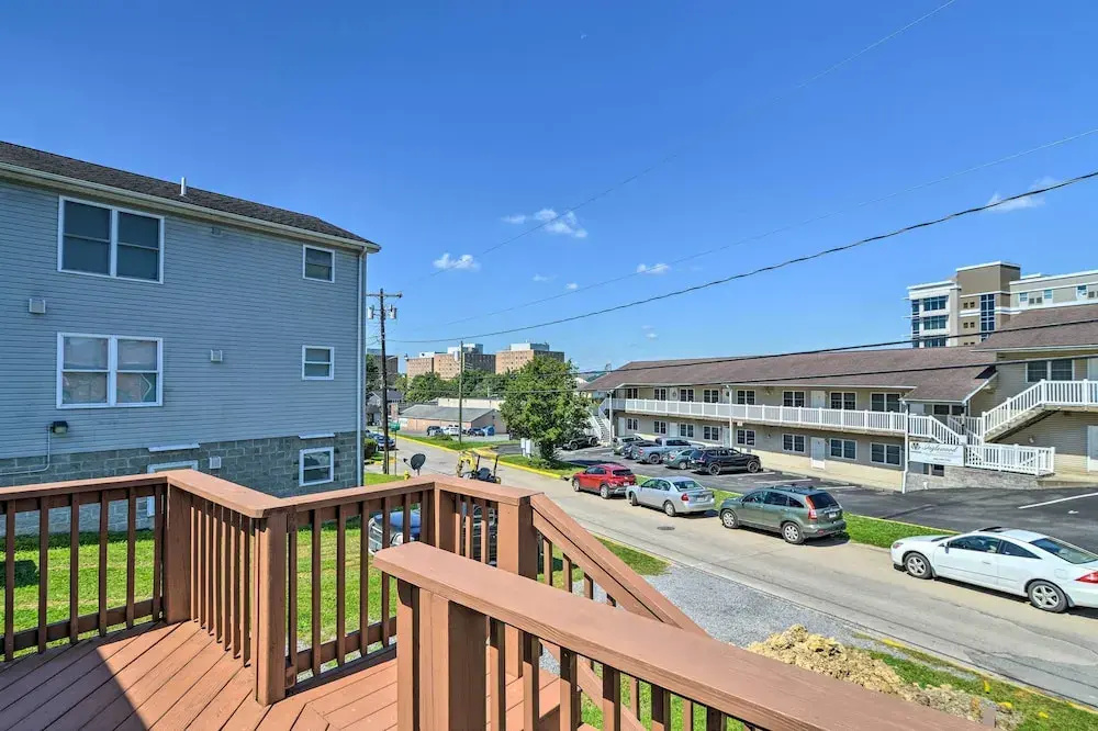 Morgantown Home w/ Patio: Near WVU Football!