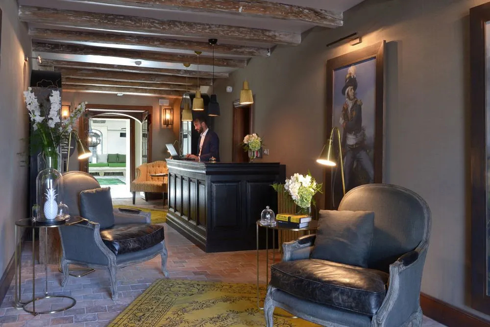 Lobby & Reception