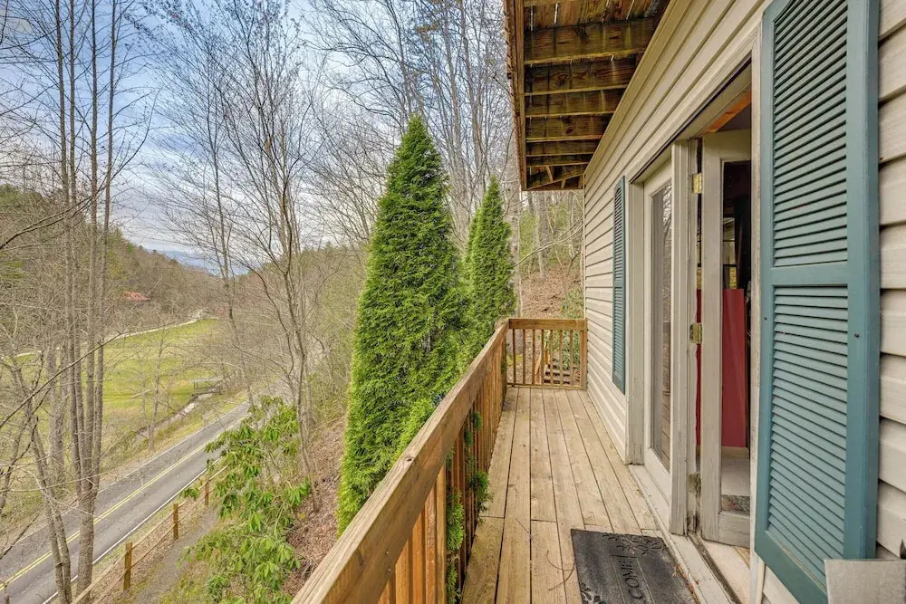 Mtn-view Home w/ Deck, Fire Pit & BBQ in Almond