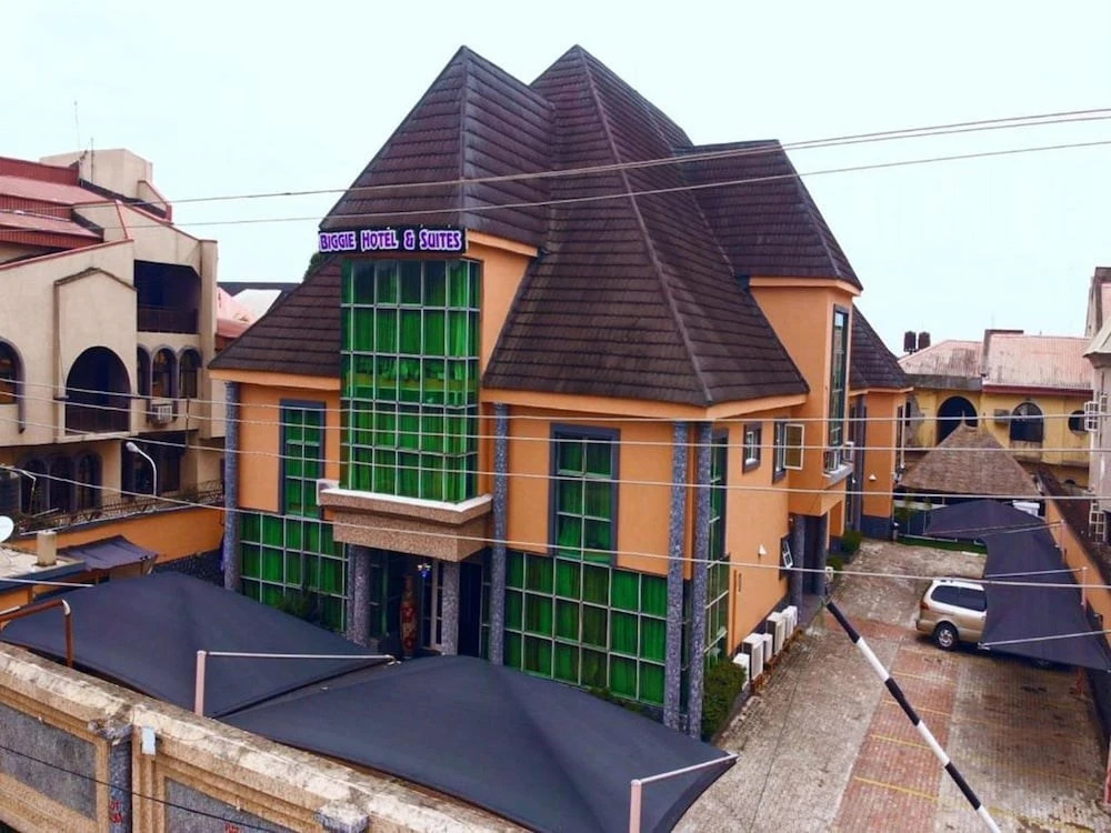 Biggie Hotel and Suites