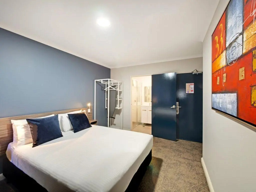 Mini Double room (full double bed)