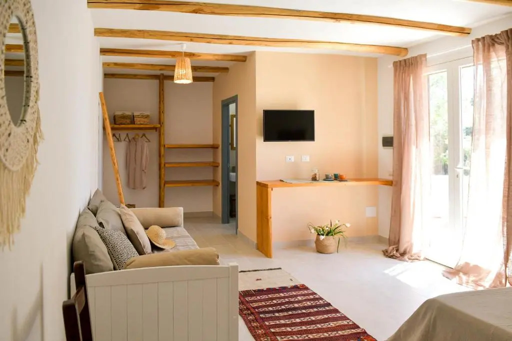 Deluxe Double room with partial sea view (full double bed)