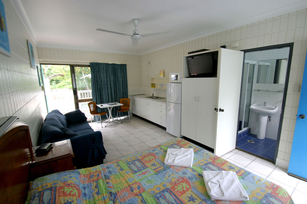 Tropical Palms Resort & 4WD Hire by null