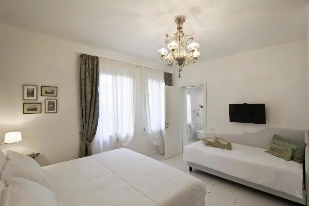 Chiara Lodge — 3