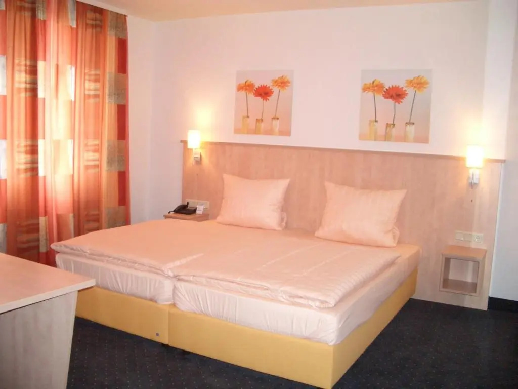 Standard Double room (full double bed)