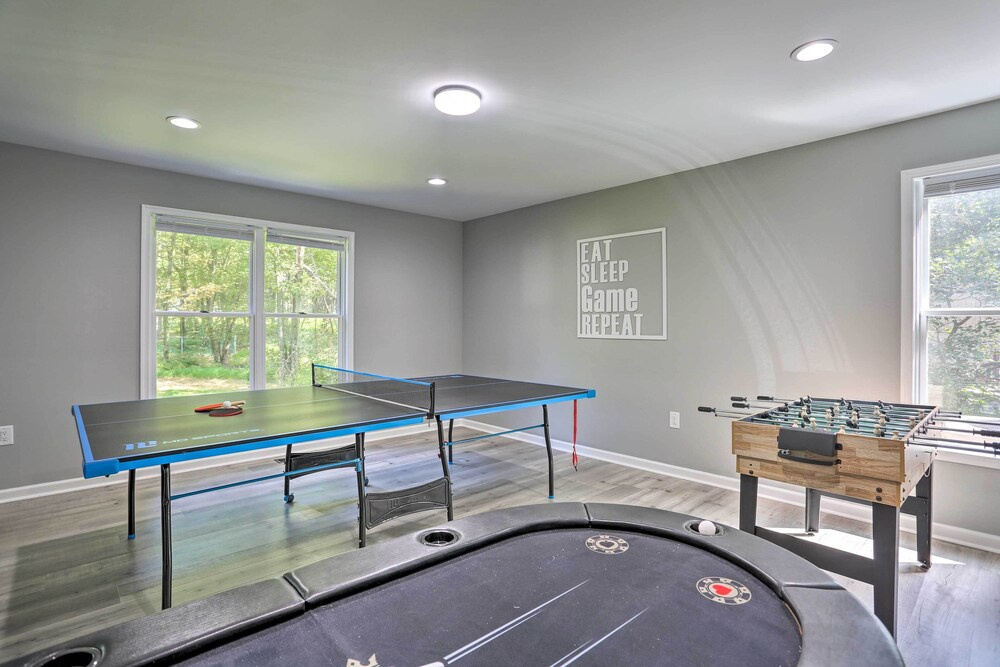 Scotron Home with Game Room - 5 Miles to Skiing!