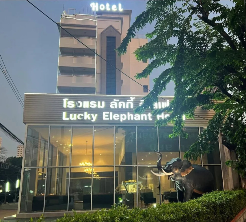 lucky Elephant Hotel — фото