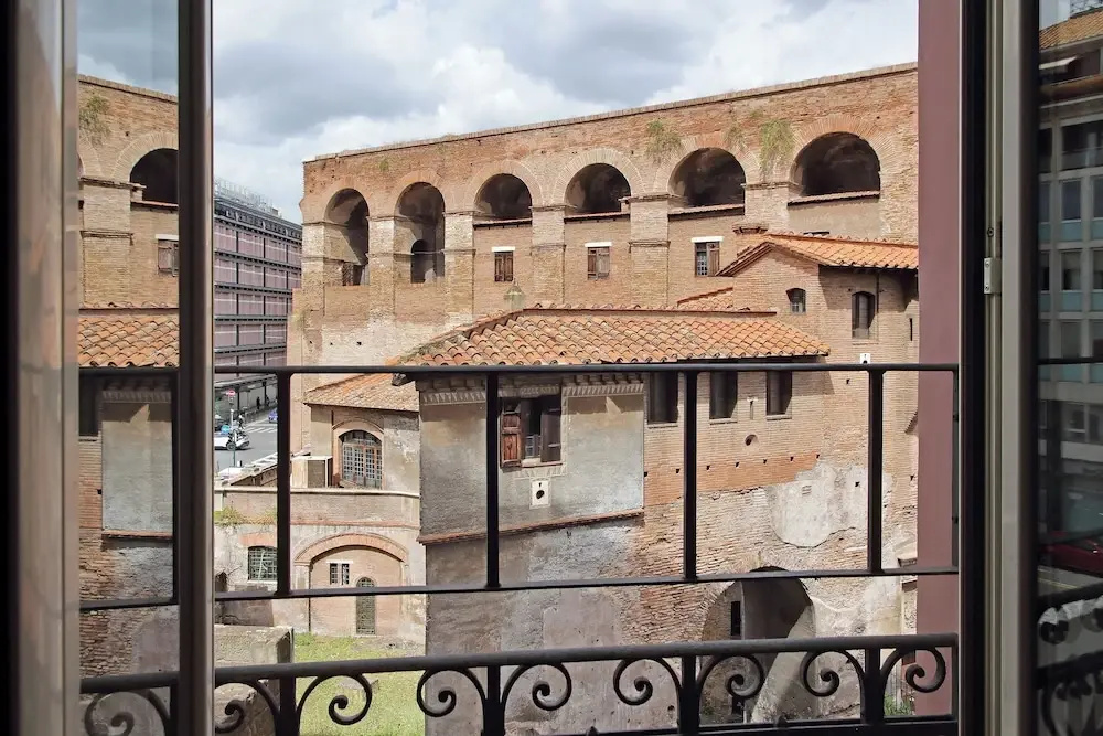 Romulus Rooms