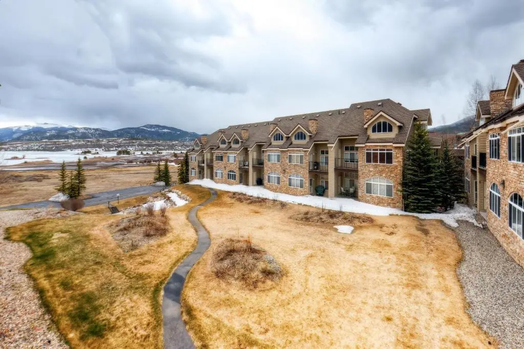 Three-Bedroom Spacious Condo 206 at Bay Club