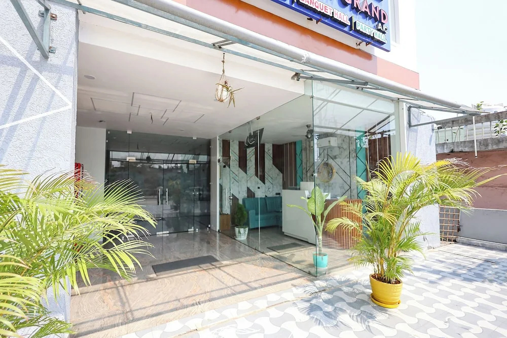 Fabhotel Lorven Grand