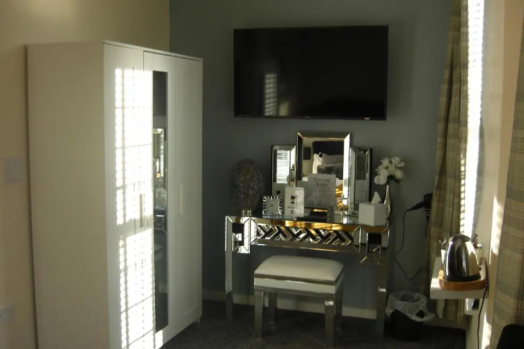 Deluxe Double room (full double bed)