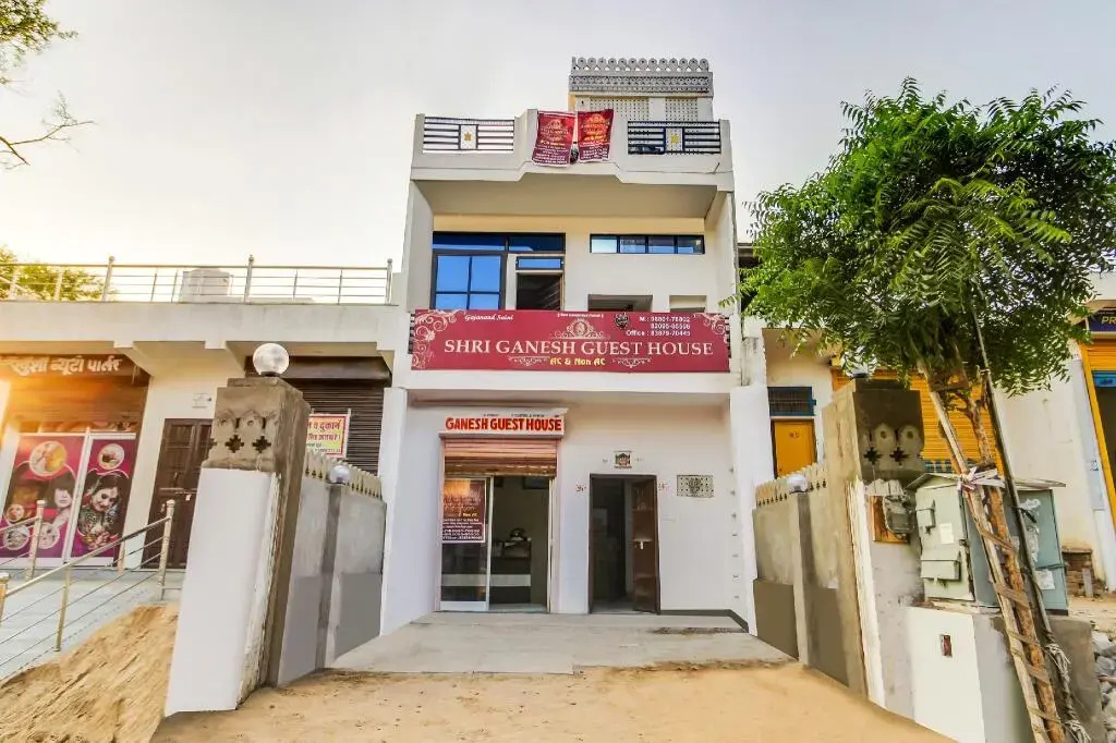 Shri Ganesh Guest House by OYO Rooms