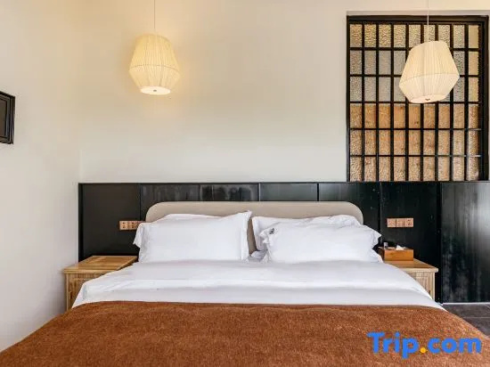 1 Bedroom Standard Double room with balcony and with mountain view (full double bed)