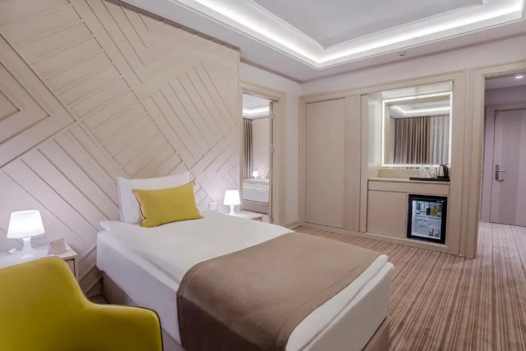 Deluxe Suite