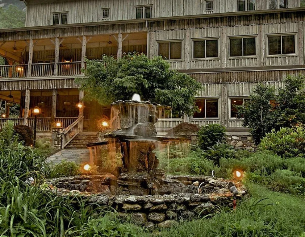 The Esmeralda Inn at Lake Lure