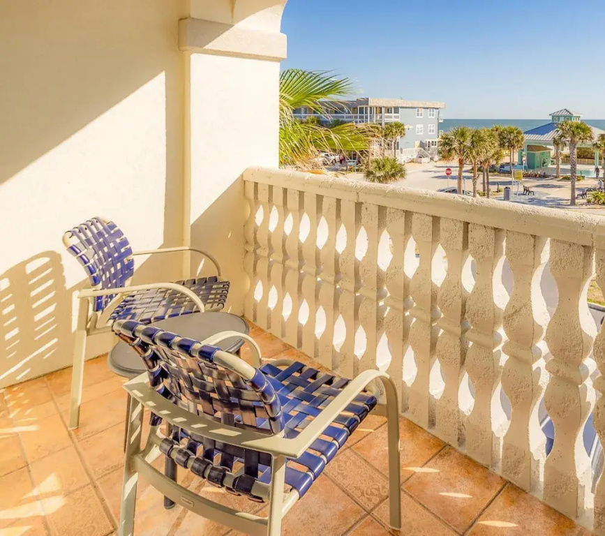 Standard room with balcony and with ocean view