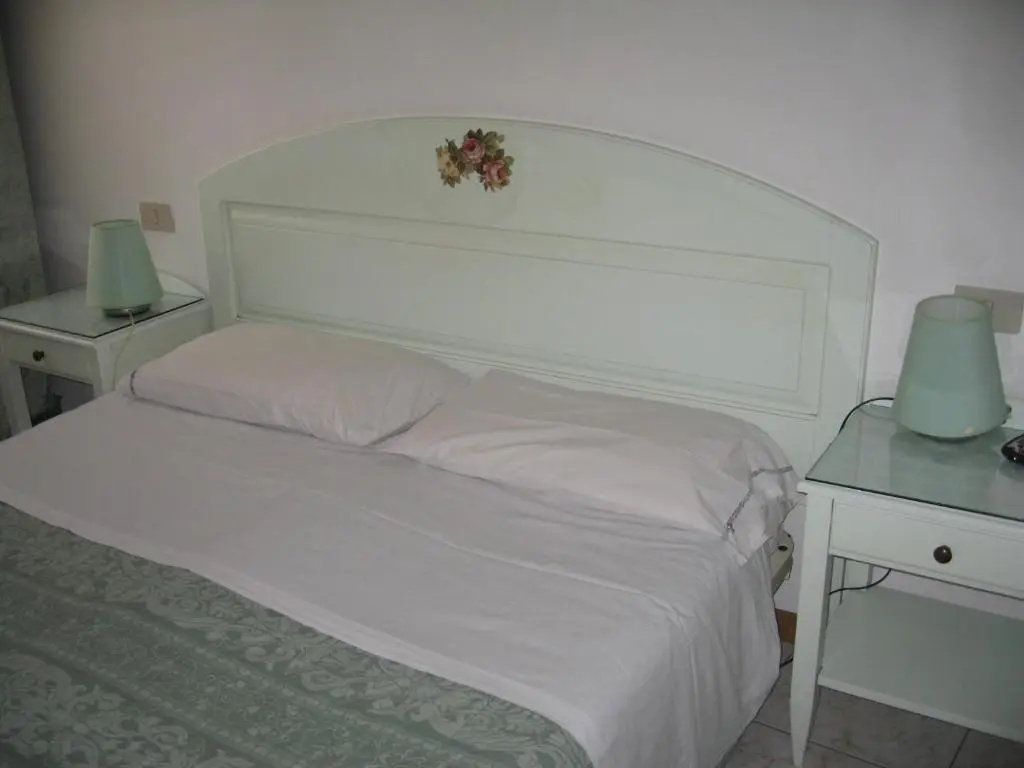 Double room (full double bed)