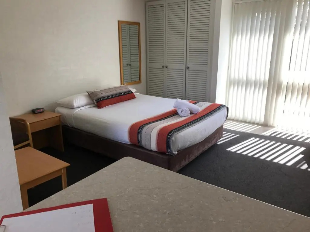 Executive Double room (full double bed)