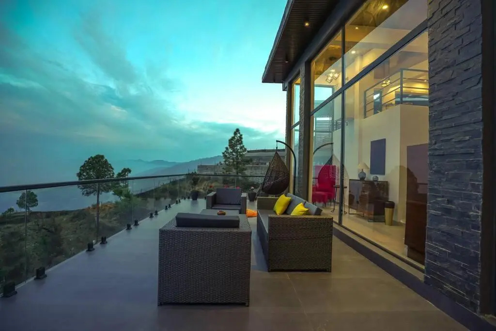LaRiSa X Mountains & Martini Villa