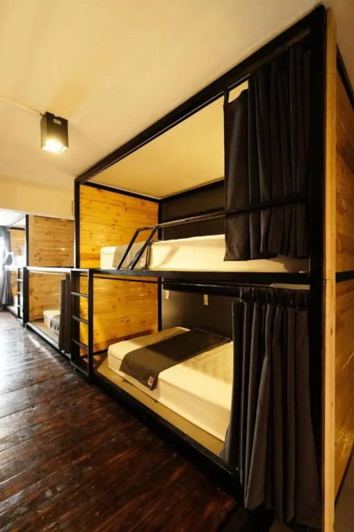 Кровать в общем номере в Bandai Hostel