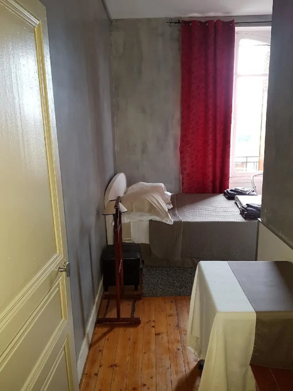 Economy room