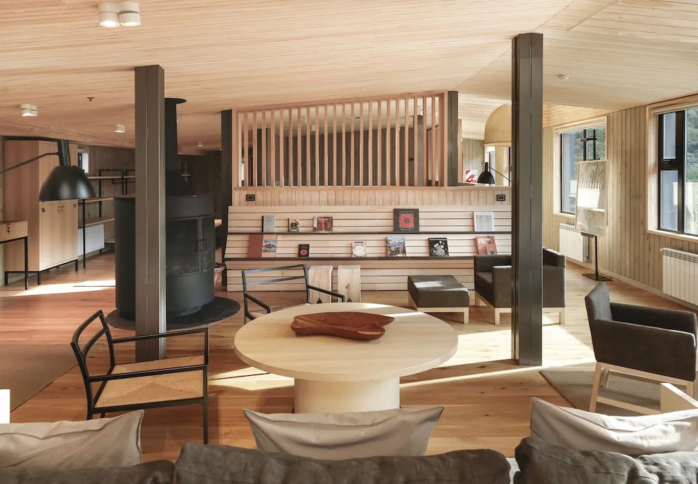 Lobby & Reception