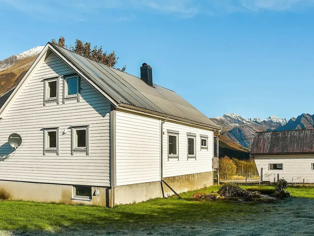 8 Person Holiday Home in Sæbø