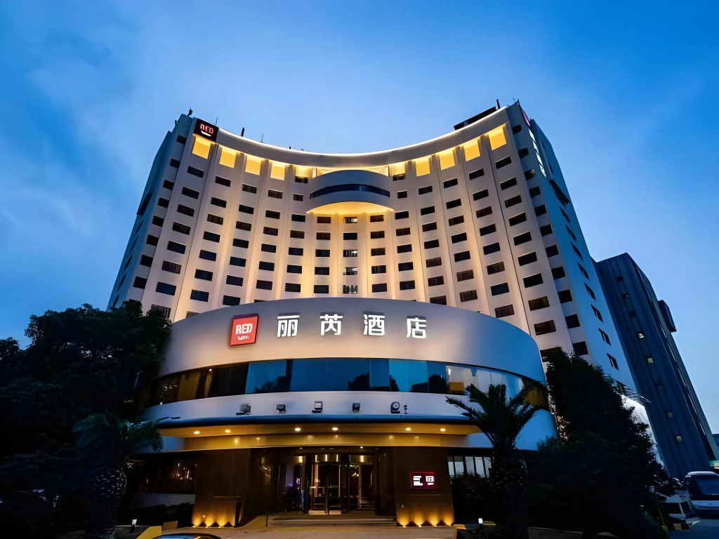 Radisson Red Shanghai Wujiaochang Hotel