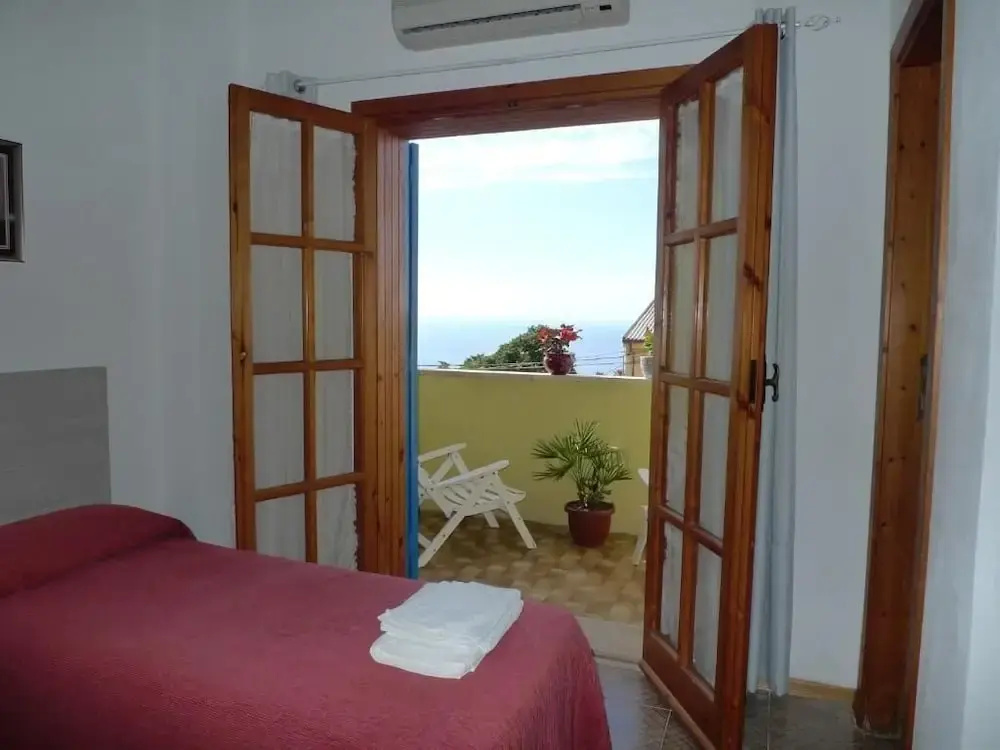 Standard Double room with balcony (full double bed)