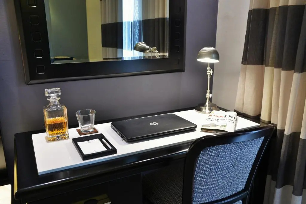 The Commodore Hotel - Chambres