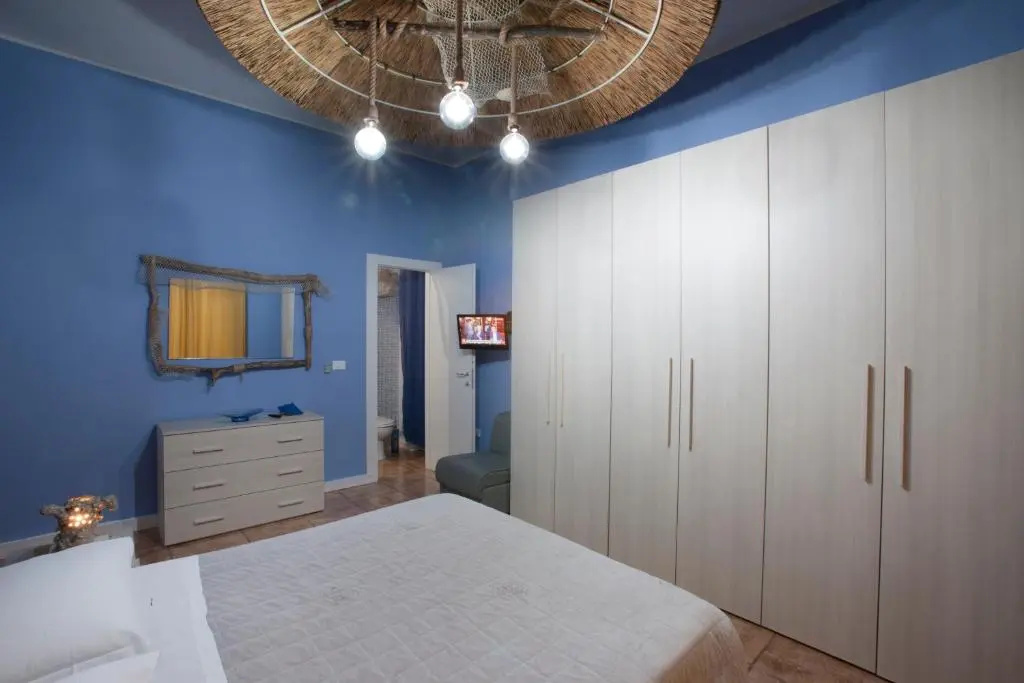 Deluxe Double room (full double bed)
