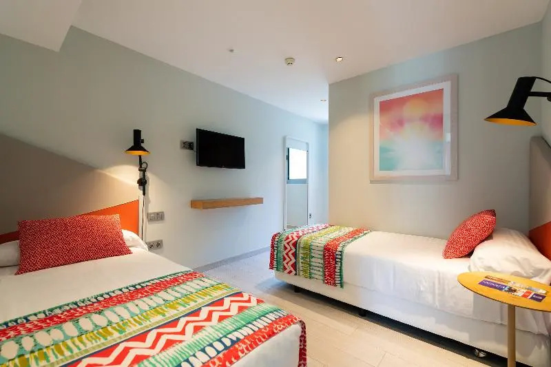 2 Bedrooms Quadruple Apartment