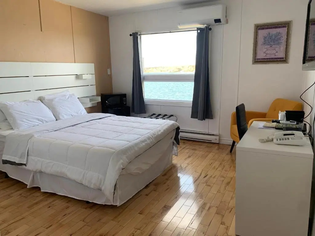Deluxe Double room (full double bed)