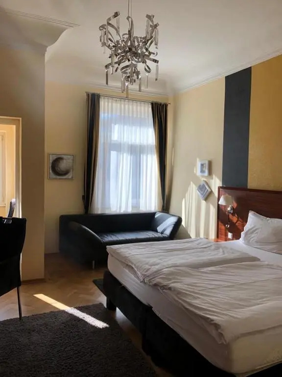 Deluxe Double room (full double bed)