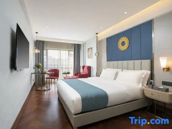 Business Double Suite (full double bed)
