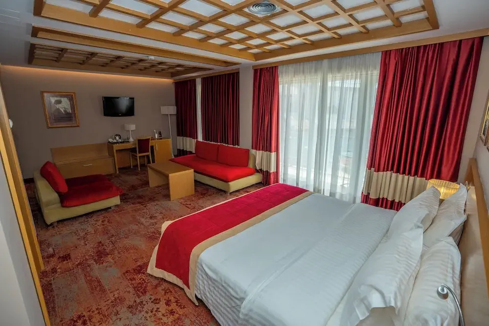 Double Suite (full double bed)