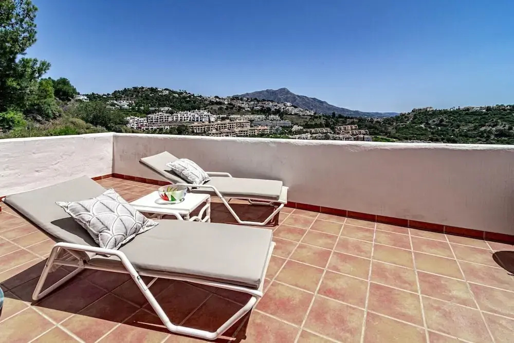 LAG - Spacious Townhouse With Private Jacuzzi