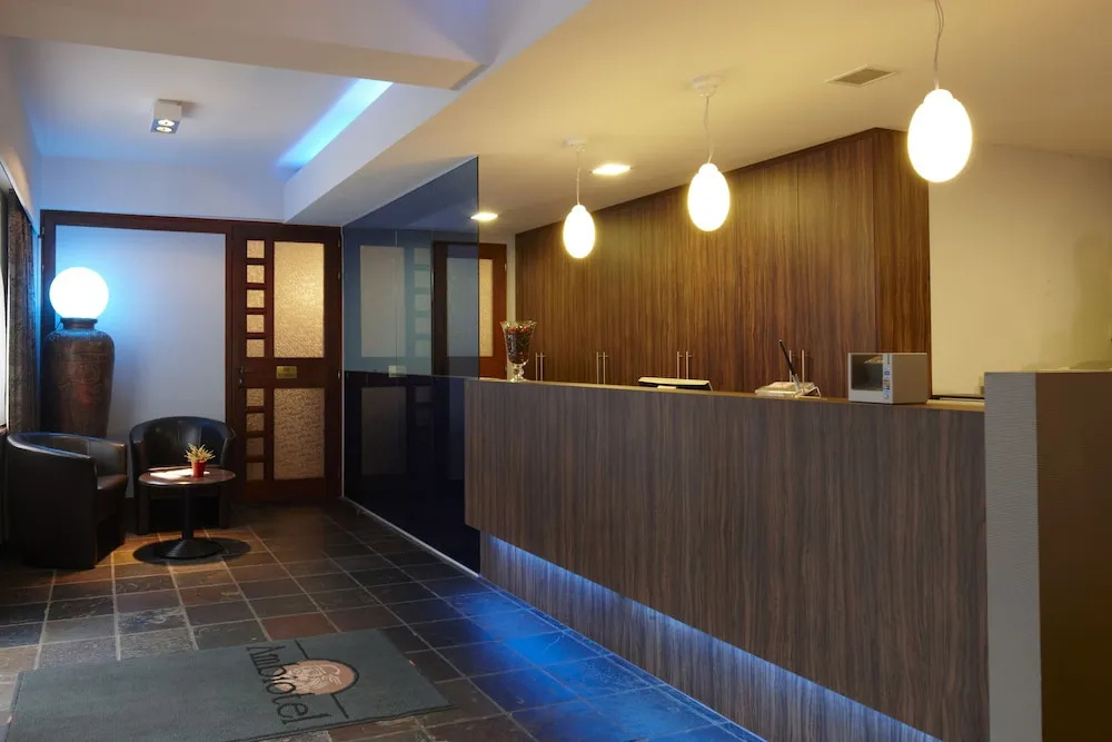 Lobby & Reception