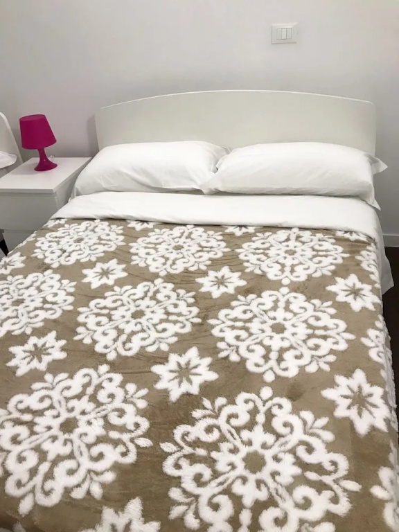 Double room (full double bed)
