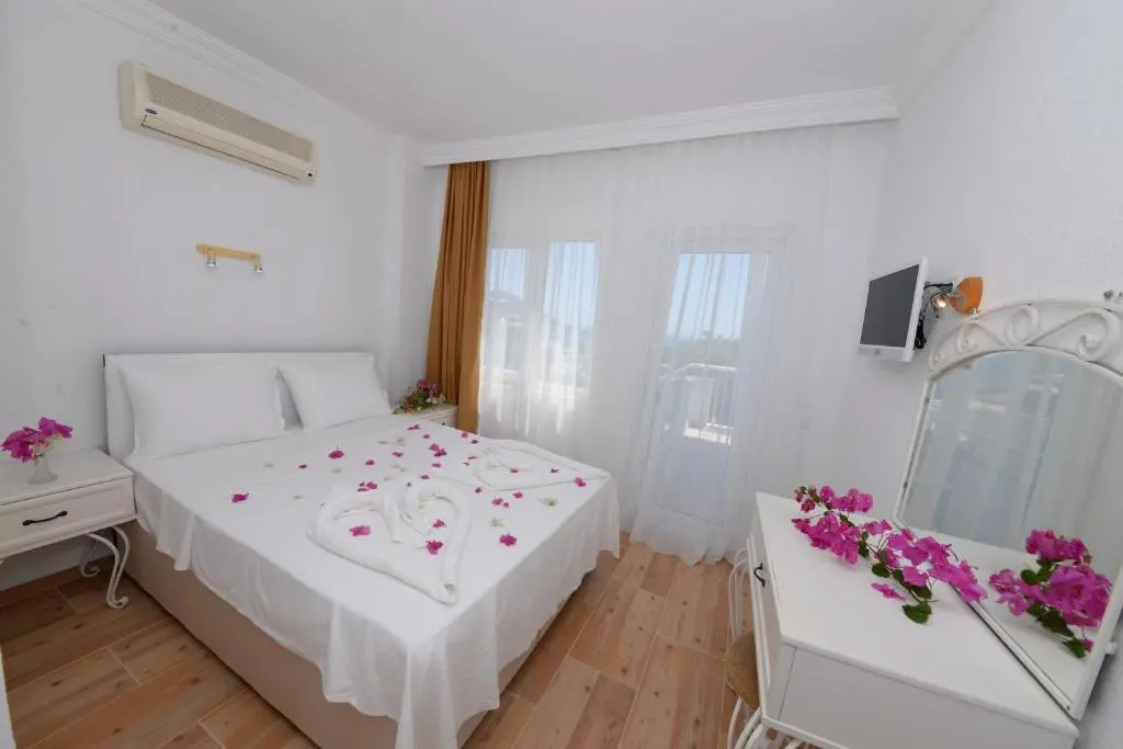 Standard Double room with balcony and with sea view (full double bed)