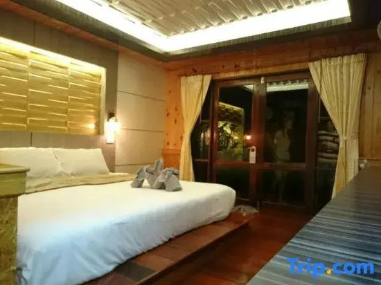 Бунгало с балконом и с видом на сад в Ricci House Resort