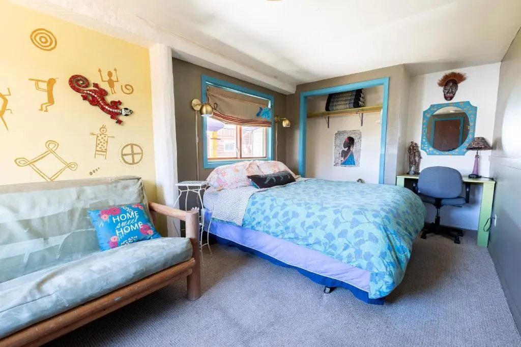 Deluxe Double room (full double bed)
