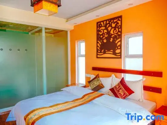Standard Double room with courtyard view (full double bed)